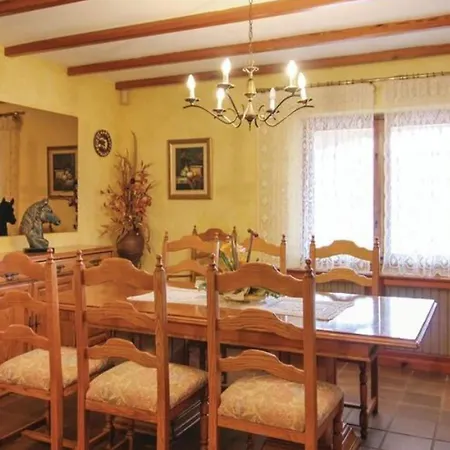 With Private Pool And Garden In فيلة كالونج